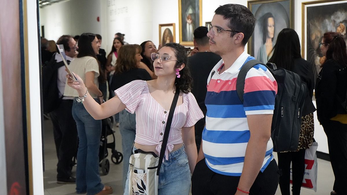 Distintas generaciones de amantes del arte mendocino se encuentran en estas cuatro muestras que se dan en simultáneo en el museo. Distintas generaciones de amantes del arte mendocino se encuentran en estas cuatro muestras que se dan en simultáneo en el museo.