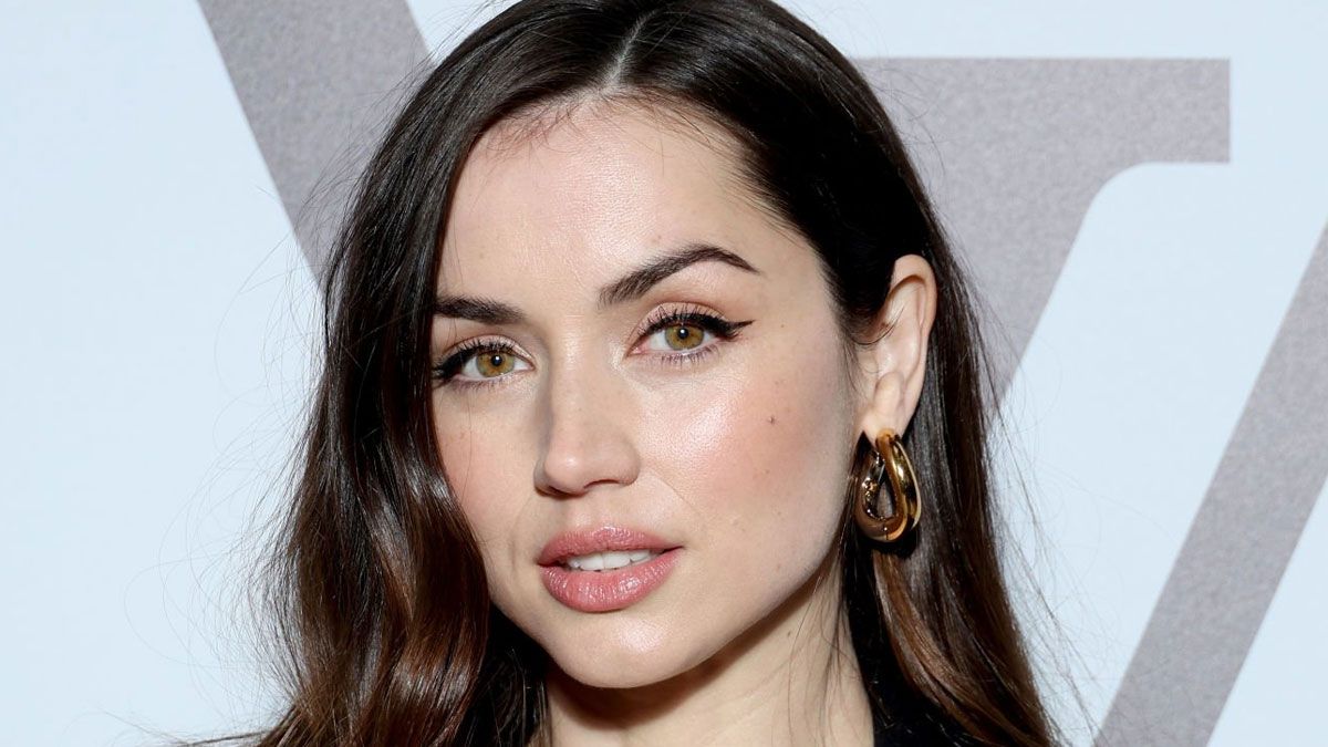 La actriz Ana de Armas interpreta a Joi en la película de Netflix.