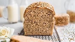 El pan integral tiene una receta sencilla y económica. Es súper esponjoso y saludable.