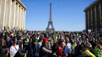 Los chalecos amarillos no bajan los brazos: vigésima protesta a Macron