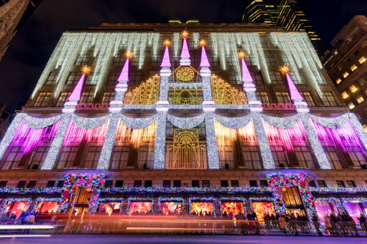 Saks se esmera cada año por presentar un espectáculo navideño de luces. Este 2024 cambia la temática y no hay evento. Saks se esmera cada año por presentar un espectáculo navideño de luces. Este 2024 cambia la temática y no hay evento.