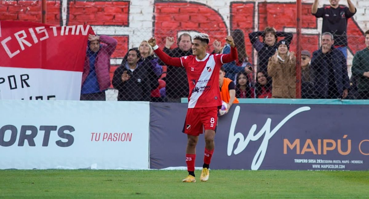 Almirón marcó por duplicado en el Deportivo Maipú. Almirón marcó por duplicado en el Deportivo Maipú.