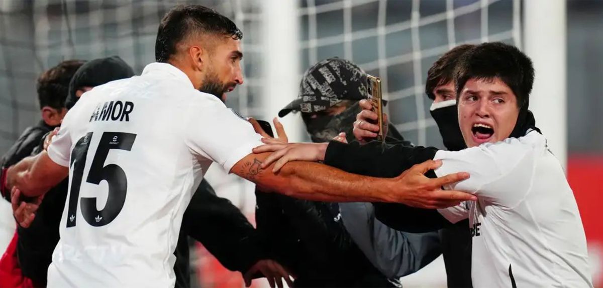 Colo Colo fue sancionado por Conmebol.