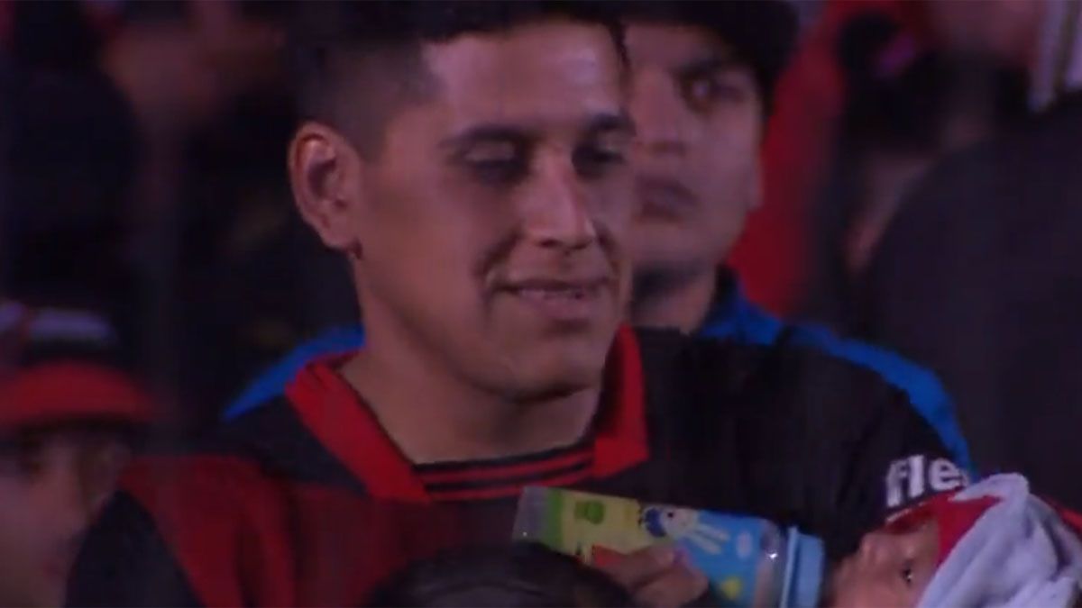 Toto Iñiguez fue con su hijo a ver a Colón y la FIFA lo nominó al Premio The Best Toto Iñiguez fue con su hijo a ver a Colón y la FIFA lo nominó al Premio The Best