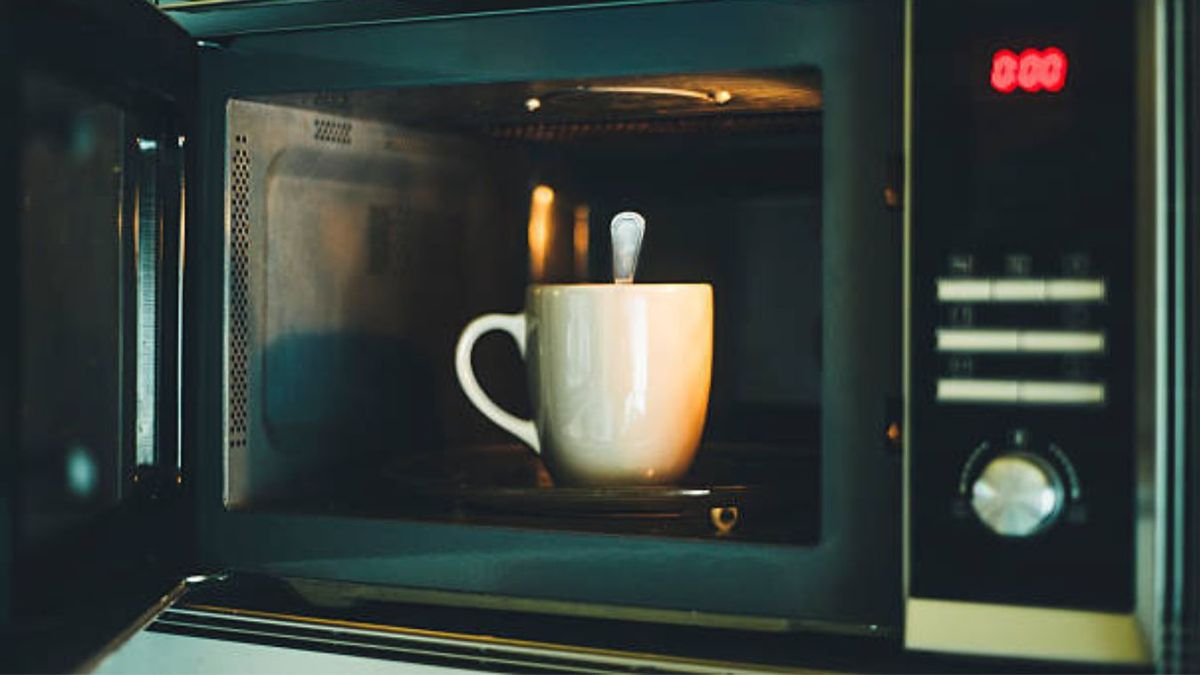 Evita utilizar el microondas con estas bebidas.