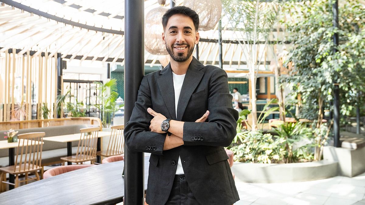 Ignacio Vélez es personal shopper o asesor de imagen para mejorar la forma de vestir y elegir la ropa de sus clientes. Ignacio Vélez es personal shopper o asesor de imagen para mejorar la forma de vestir y elegir la ropa de sus clientes.