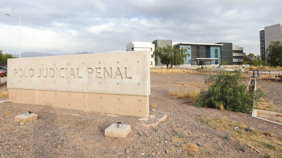 Un empleado judicial quedó más complicado por el robo de celulares de los fiscales y dinero de secuestros.