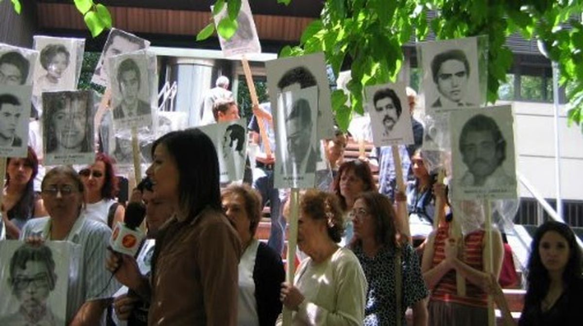 Canal 7 en la transmisión de una de las manifestaciones de organismos de derechos humanos contra Walter Bento. Canal 7 en la transmisión de una de las manifestaciones de organismos de derechos humanos contra Walter Bento.