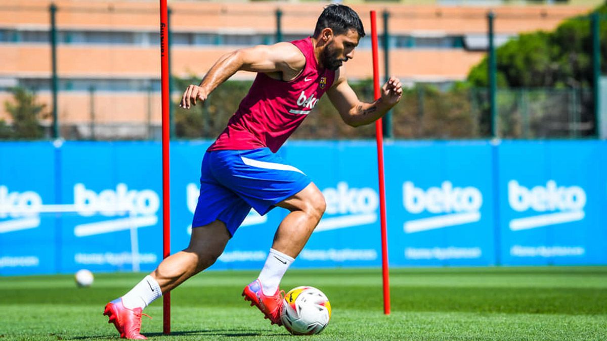 Se confirmó la peor noticia para el Kun Agüero en el Barcelona