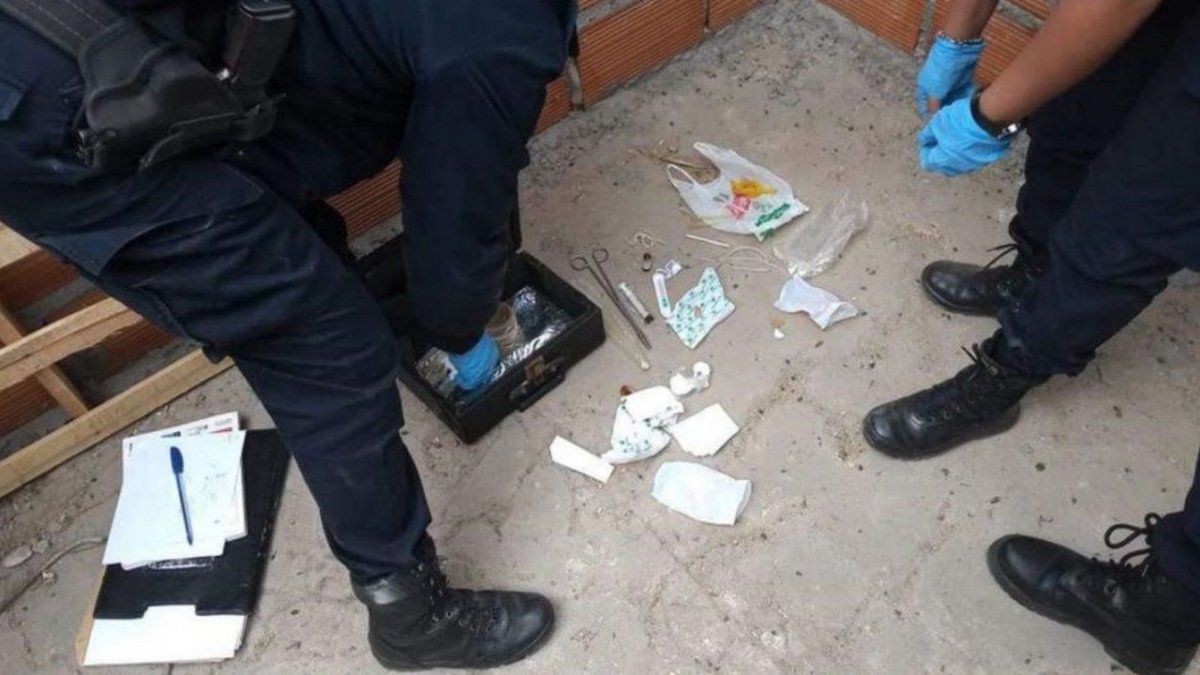 Clandestino. Detuvieron a una curandera que los hacía.&nbsp;