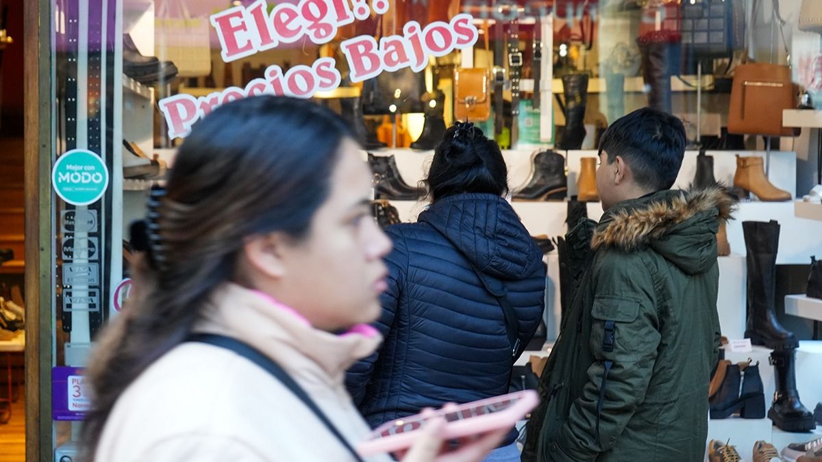 El empleado de comercio debería cobrar más de $1 millón pero, muchas veces, no llega ni a la mitad. El empleado de comercio debería cobrar más de $1 millón pero, muchas veces, no llega ni a la mitad.