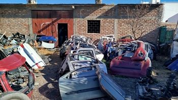 Desbarataron en Maipú un desarmadero en el que había más de 300 autopartes robadas, armas y millones de pesos