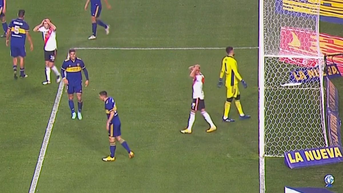 Zuculini se perdió un gol increíble para River