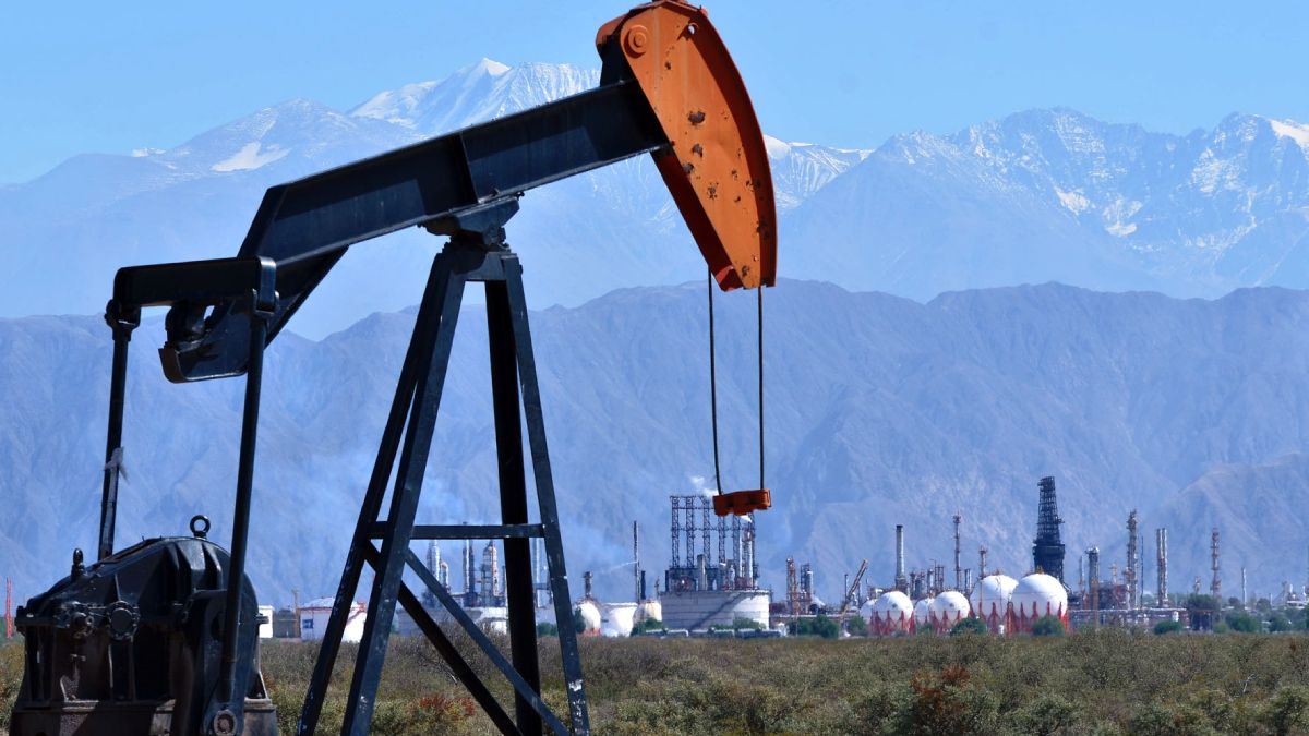 La empresa petrolera YPF se comprometió a activar trabajos en pozos abandonados de Mendoza Norte.