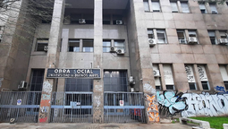 El edificio desde el que se arrojó el joven.
