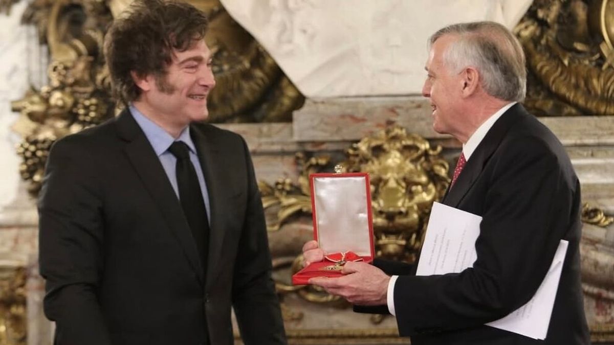 Javier Milei condecoró a su economista favorito, Jesús Huerta de Soto.&nbsp;