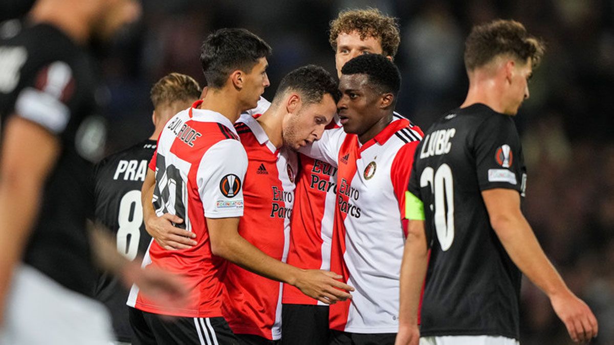 Bullaude en pleno festejo con sus compañeros