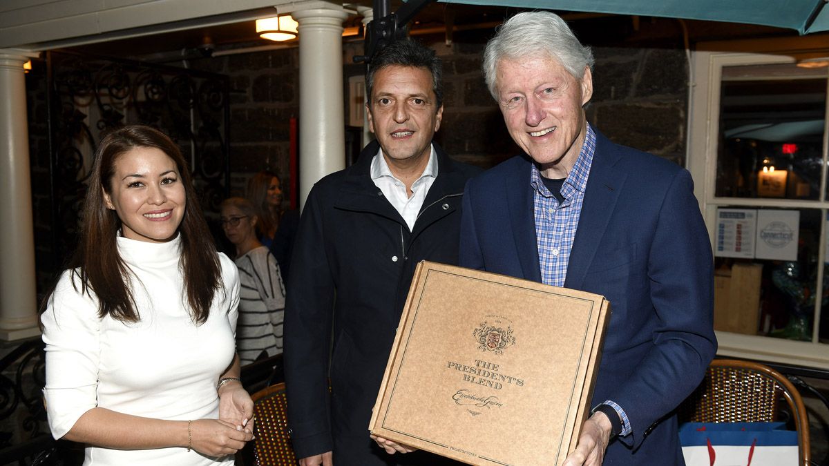 Sergio Massa y Bill Clinton compartieron una "relajada" cena en un restaurante de Nueva York.