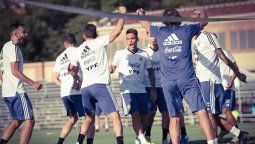 Scaloni hizo enfrentar a los dos equipos argentinos que jugarán ante Chile y México