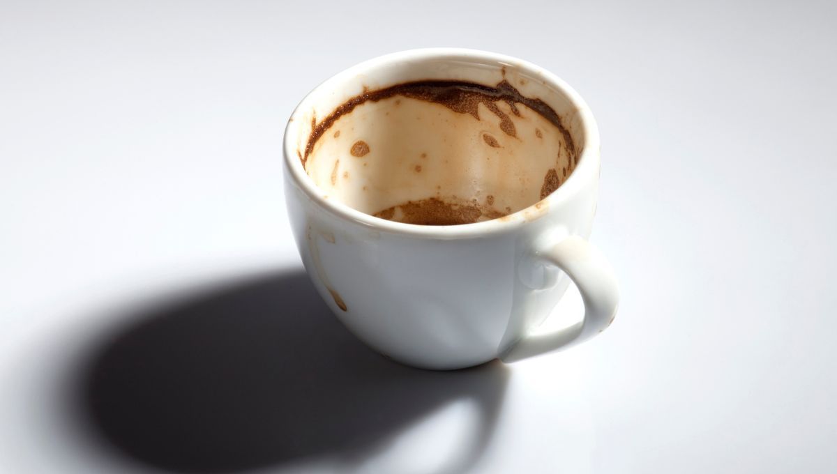 Cómo limpiar correctamente las tazas manchadas con té o café