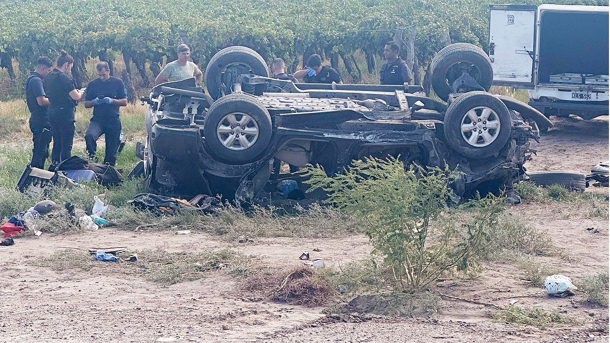La camioneta dio dos tumbos y cayó en la lateral Norte de la Ruta 7