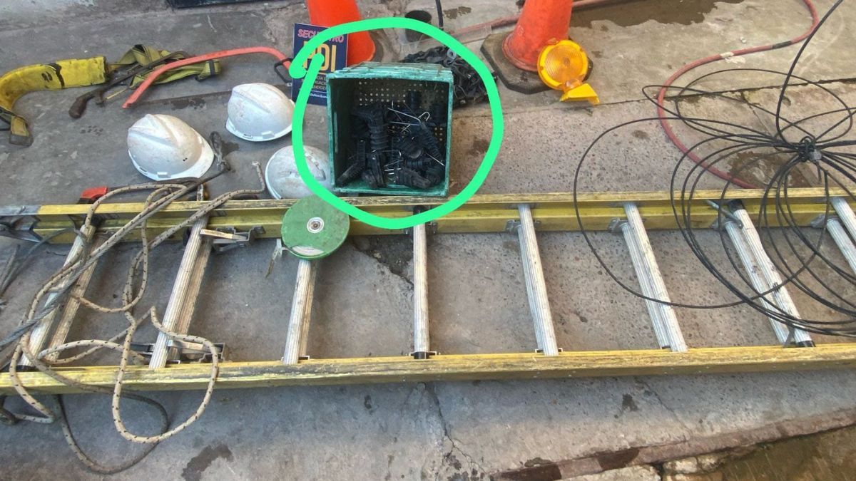 Parte de los elementos secuestrados por la Policía.