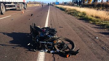 Murió un motociclista al chocar contra un camión en un accidente sobre la Ruta 7 Murió un motociclista al chocar contra un camión en un accidente sobre la Ruta 7