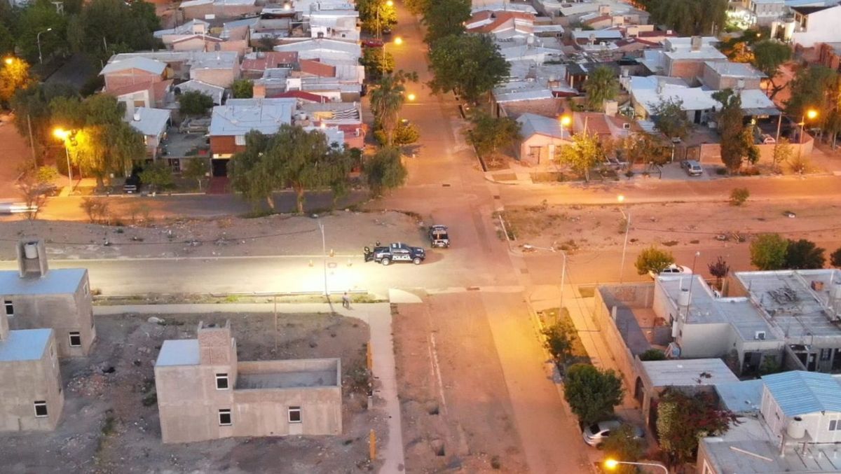 La imagen de una barriada mendocina desde la cámara de un dron policial. La imagen de una barriada mendocina desde la cámara de un dron policial.