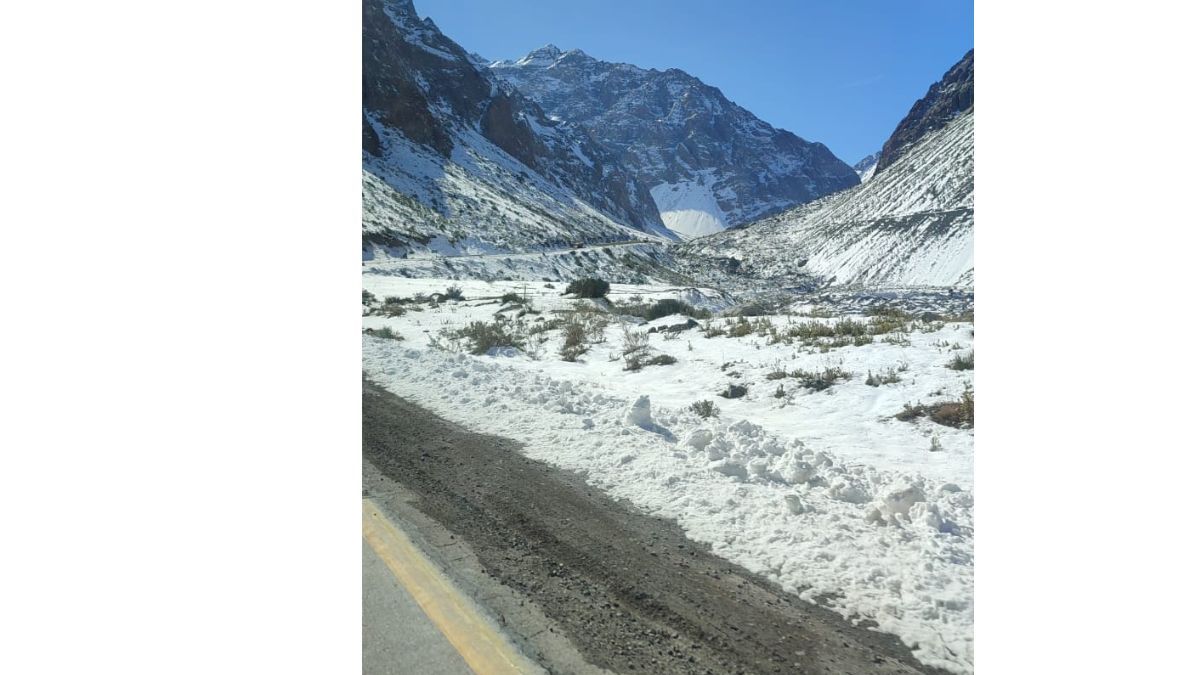 Hay que manejar con precaución en la alta montaña ante la presencia de nieve. Hay que manejar con precaución en la alta montaña ante la presencia de nieve.
