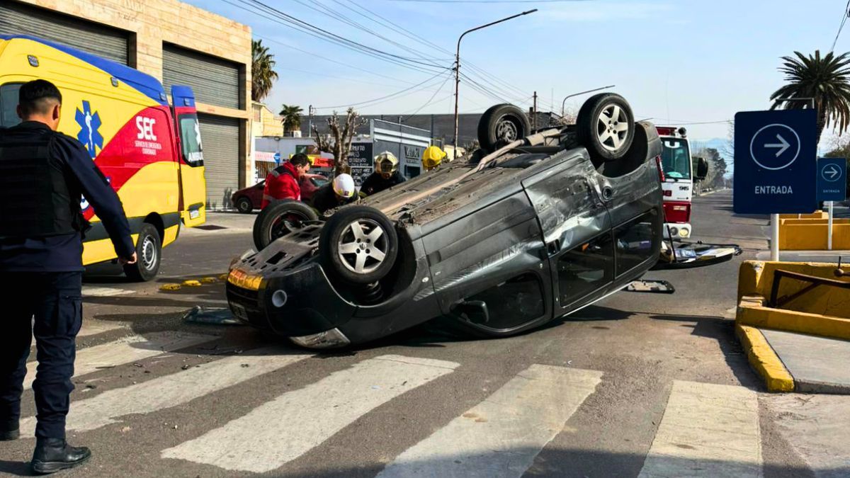 Vuelco en Maipú en un accidente de tránsito.