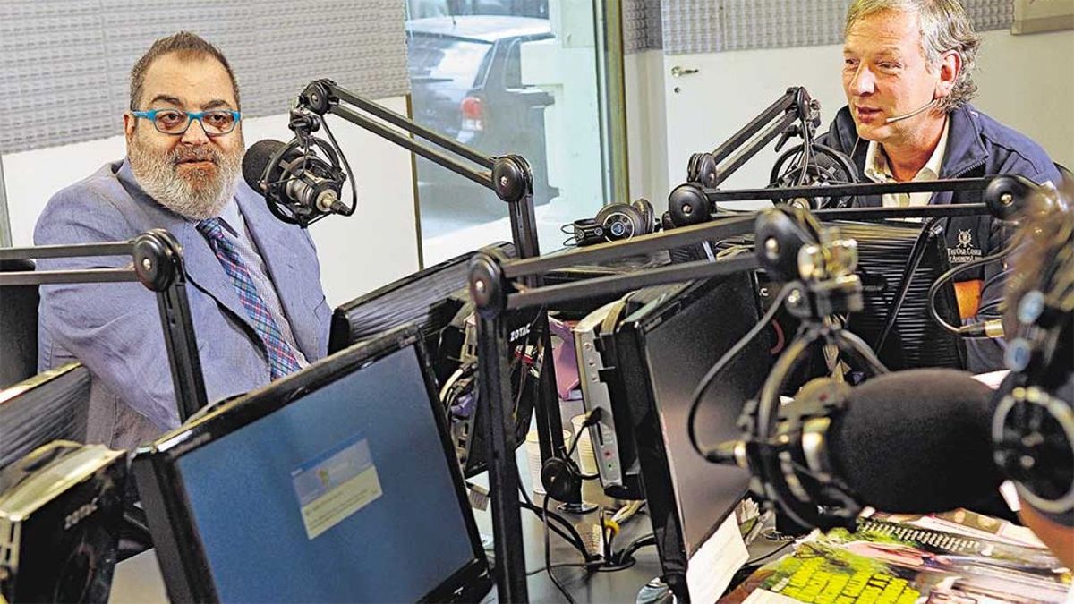 Lanata acusó el año pasado a Logobardi de "morderle" varios minutos a su programa en radio Mitre con los pases.