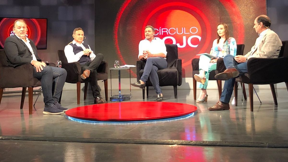 De izquierda a derecha: José Candeloro, Carlos Hernández, Nacho Rodríguez Jardel, Carina Scandura y Dalmiro Barbeito.&nbsp;