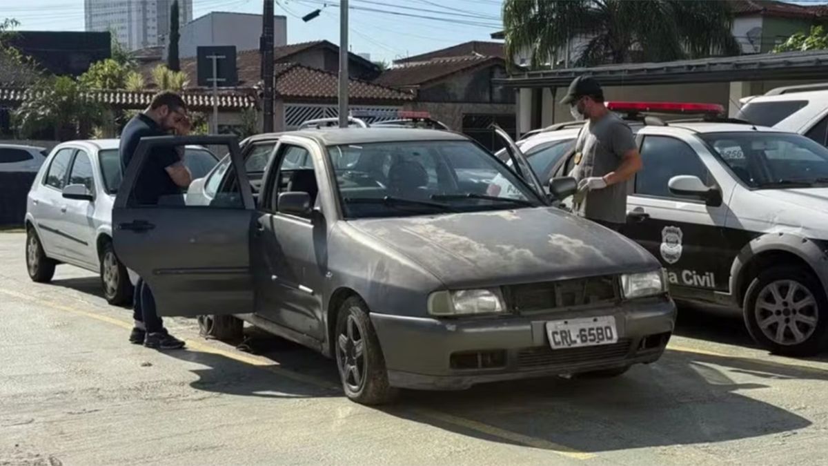 El auto abandonado donde fueron encontrados los primitos fue llevado a la Central de Policía Judicial para las pericias. El auto abandonado donde fueron encontrados los primitos fue llevado a la Central de Policía Judicial para las pericias.