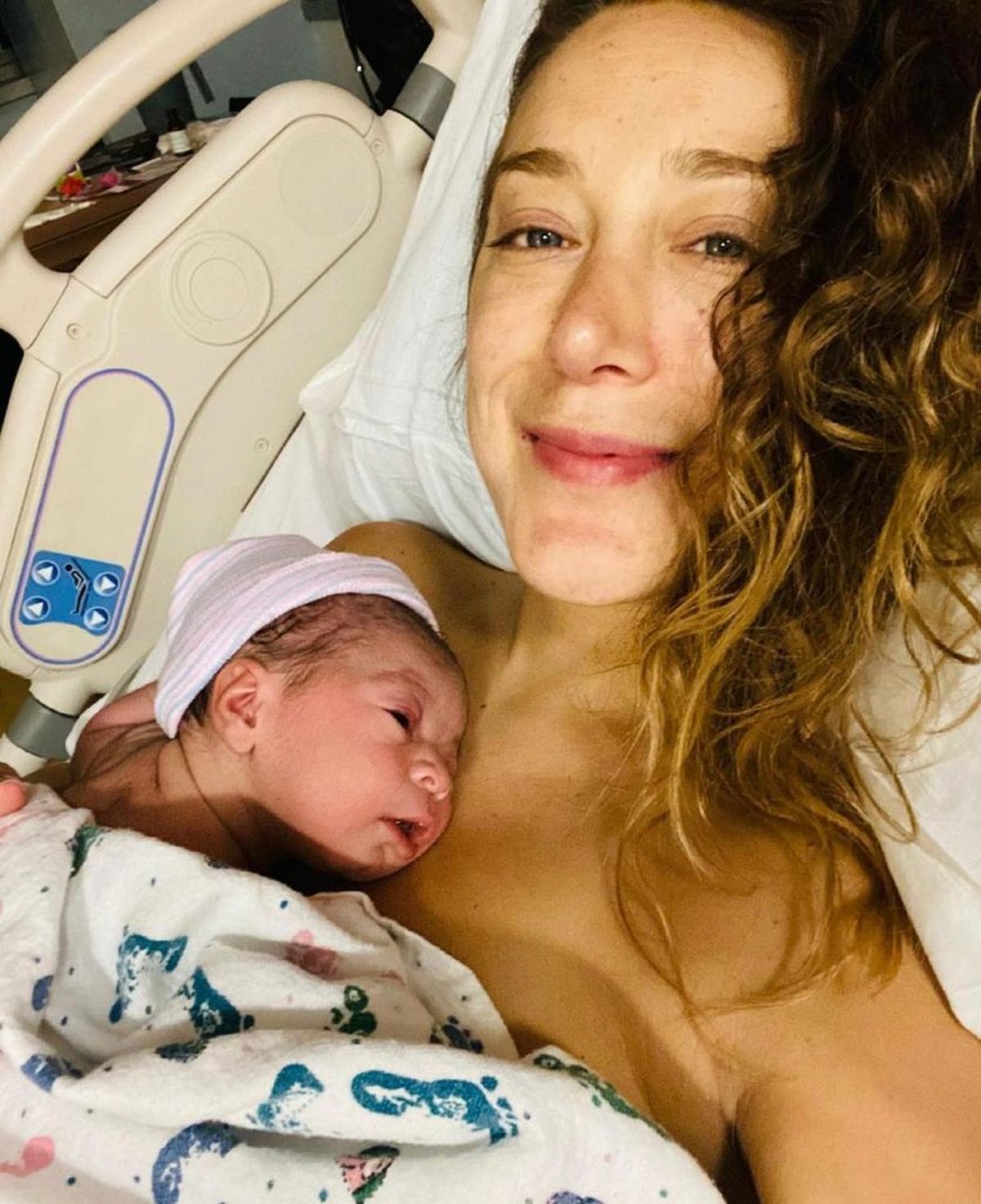 ¡Duró 74 horas! El impactante parto de Anita Pauls en compañía de su novio, un actor porno sudafricano