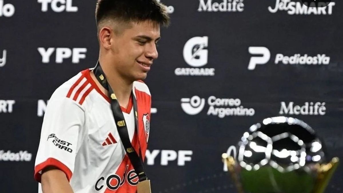 El juvenil goleador y promesa de River Plate Claudio Echeverri dijo que no a renovar su contrato a fines del 2024.