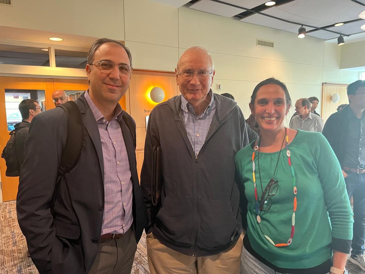 Gabrielli junto al economista Neil Wallace y su par turco Kerem Cosar, en la Universidad de Pensilvania donde ella hizo su doctorado. Gabrielli junto al economista Neil Wallace y su par turco Kerem Cosar, en la Universidad de Pensilvania donde ella hizo su doctorado.