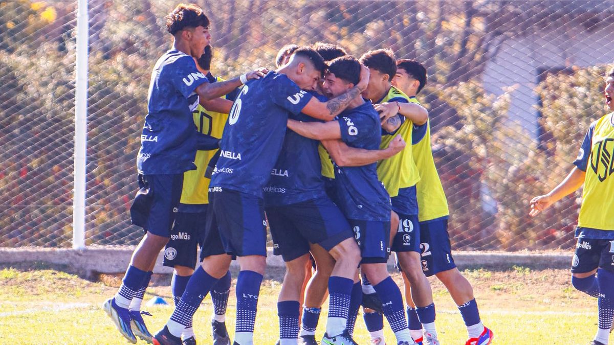 Independiente Rivadavia goleó 3 a 0 a Newell's en el torneo de Reserva, en el debut en el Clausura.