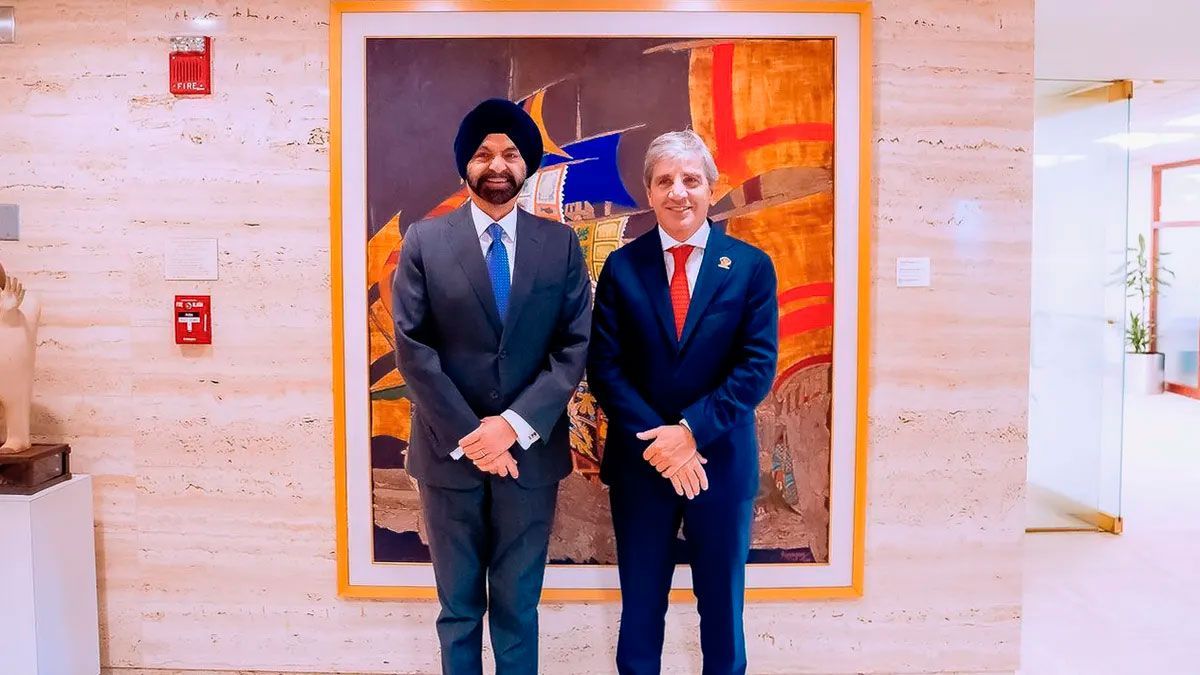 Caputo negocia con el Banco Mundial una garantía de hasta U$S2.000 millones para refinanciar la deuda