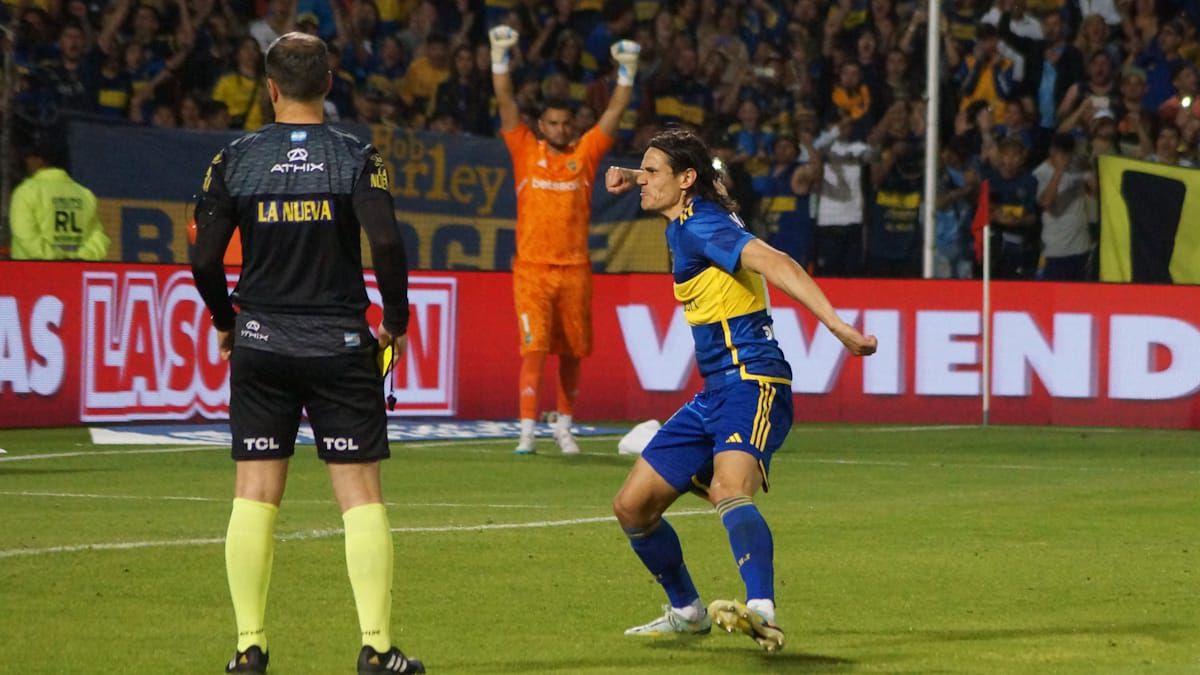 Canai celebra y Romero alza los brazos tras la victoria xeneize (UNO/Nicolás Ríos) Canai celebra y Romero alza los brazos tras la victoria xeneize (UNO/Nicolás Ríos)