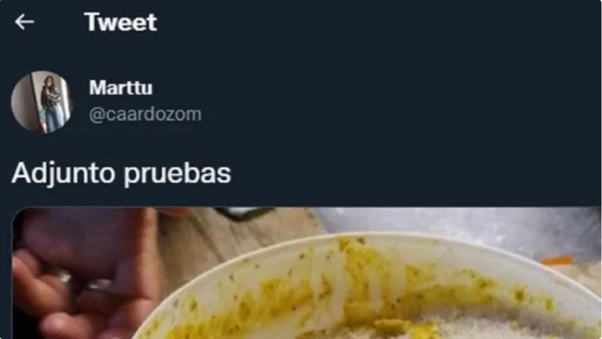 Que asco. Compró helado para Navidad, lo abrió y era algo asqueroso.