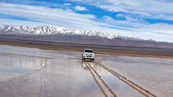 Un médico mendocino metió su camioneta en la Pampa del Leoncito y causó un terrible desastre ambiental Un médico mendocino metió su camioneta en la Pampa del Leoncito y causó un terrible desastre ambiental