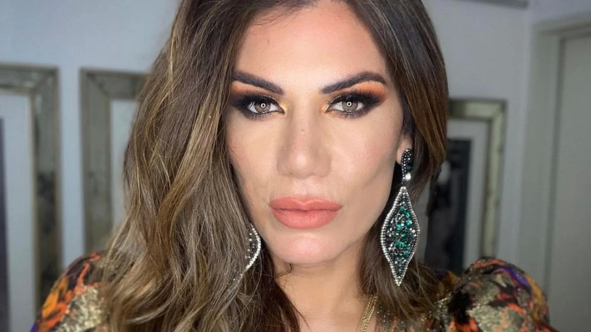 Florencia de la V se muestra con transparencias de red, deja ver su colaless y paraliza la tendencia