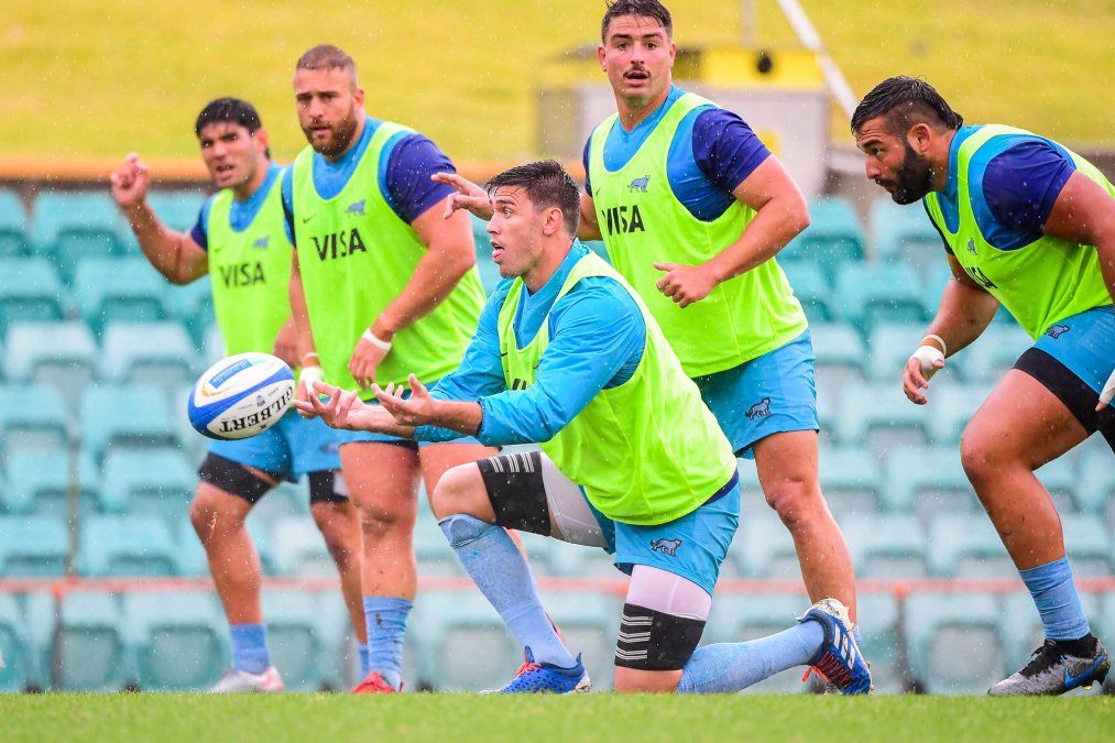 Matías Alemanno (con la pelota) será titular en Los Pumas ante Rugby Australia Selection.