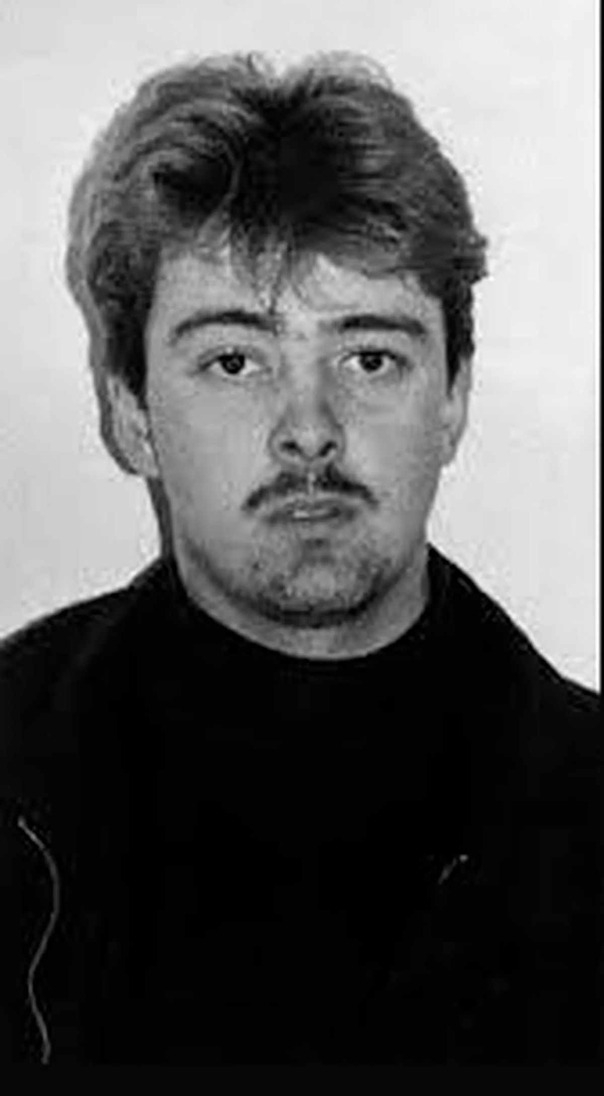 Dos meses después de cometer los crímenes, De Giusti se alistó como agente de policía.