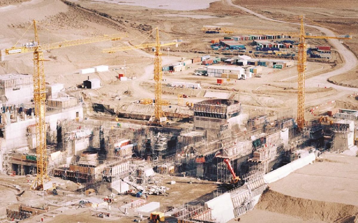 La construcción de las represas sobre el río Santa Cruz el año pasado. MEDIA UNLOCKED STUDIO / CHINA DAILY La construcción de las represas sobre el río Santa Cruz el año pasado. MEDIA UNLOCKED STUDIO / CHINA DAILY 