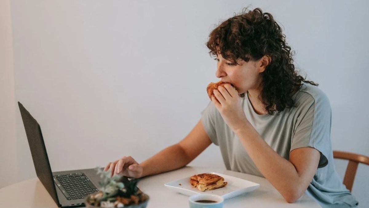 La especialista en salud detalla que es importante comer de manera consciente. La especialista en salud detalla que es importante comer de manera consciente.