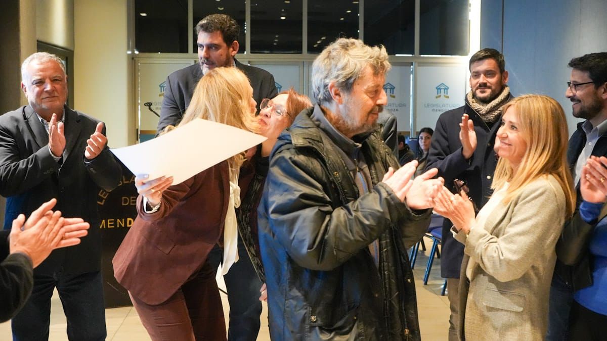 Andrés Gabrielli y Sara González comparten la alegría por el reconocimiento a los 20 años que llevan haciendo 