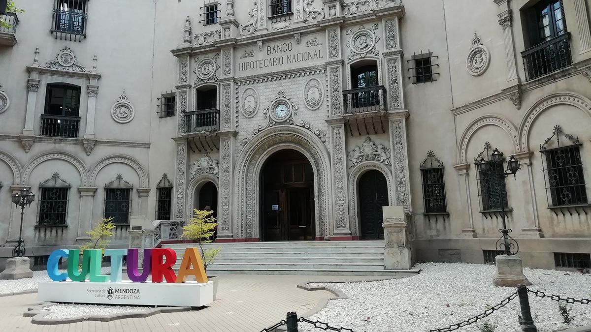 El Ministerio de Cultura no abonó en su totalidad el Mendorock, Vendimia y hasta les falta entregarles la tablet prometida a los niños que participaron de la fiesta