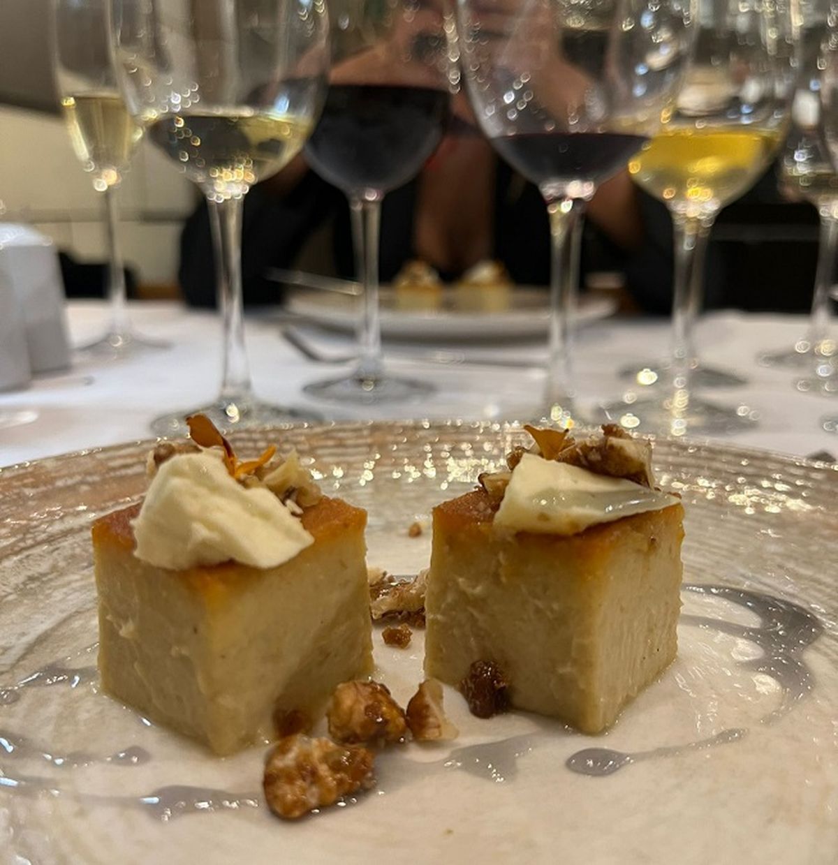 Momento dulce. Flan de membrillo, crujiente de nuez y salsa especial. Momento dulce. Flan de membrillo, crujiente de nuez y salsa especial.