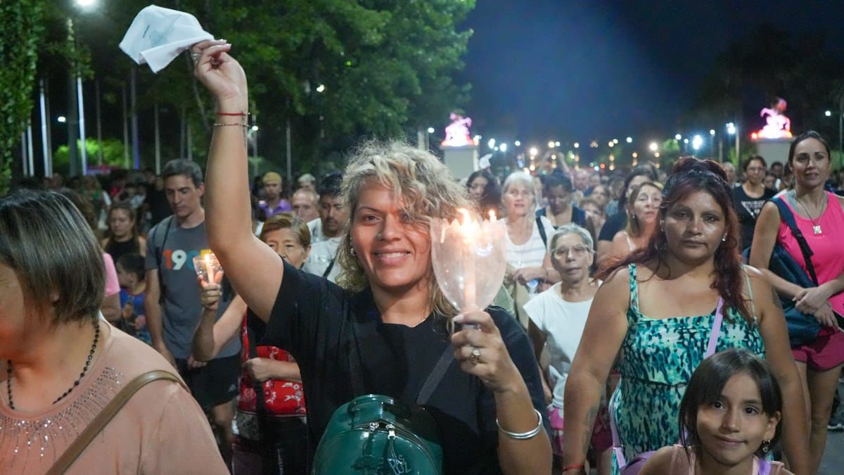 Fe y emoción en la procesión en honor a la Virgen de Lourdes. Fe y emoción en la procesión en honor a la Virgen de Lourdes.